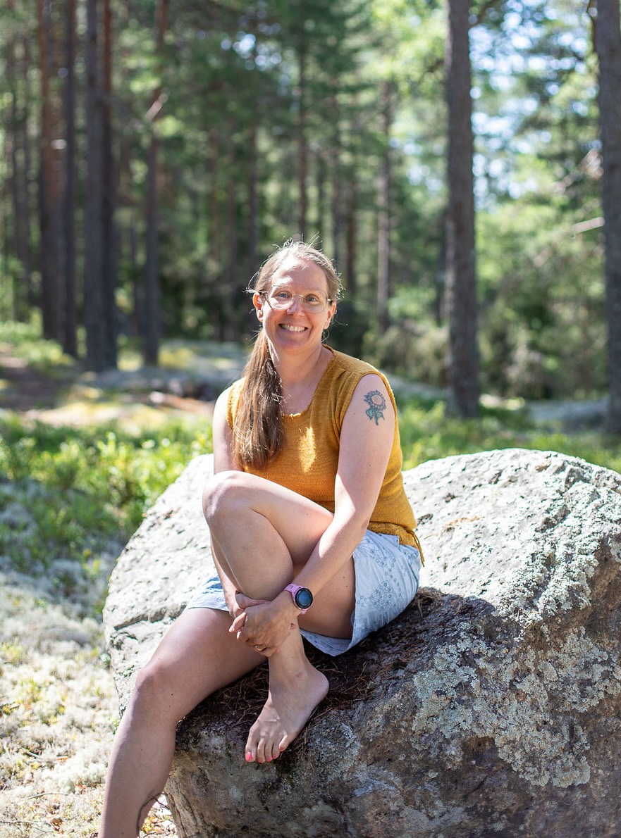 02_04 Reetta, Lohikäärmekiven emäntä mielipaikallaan lohikäärmekivellä